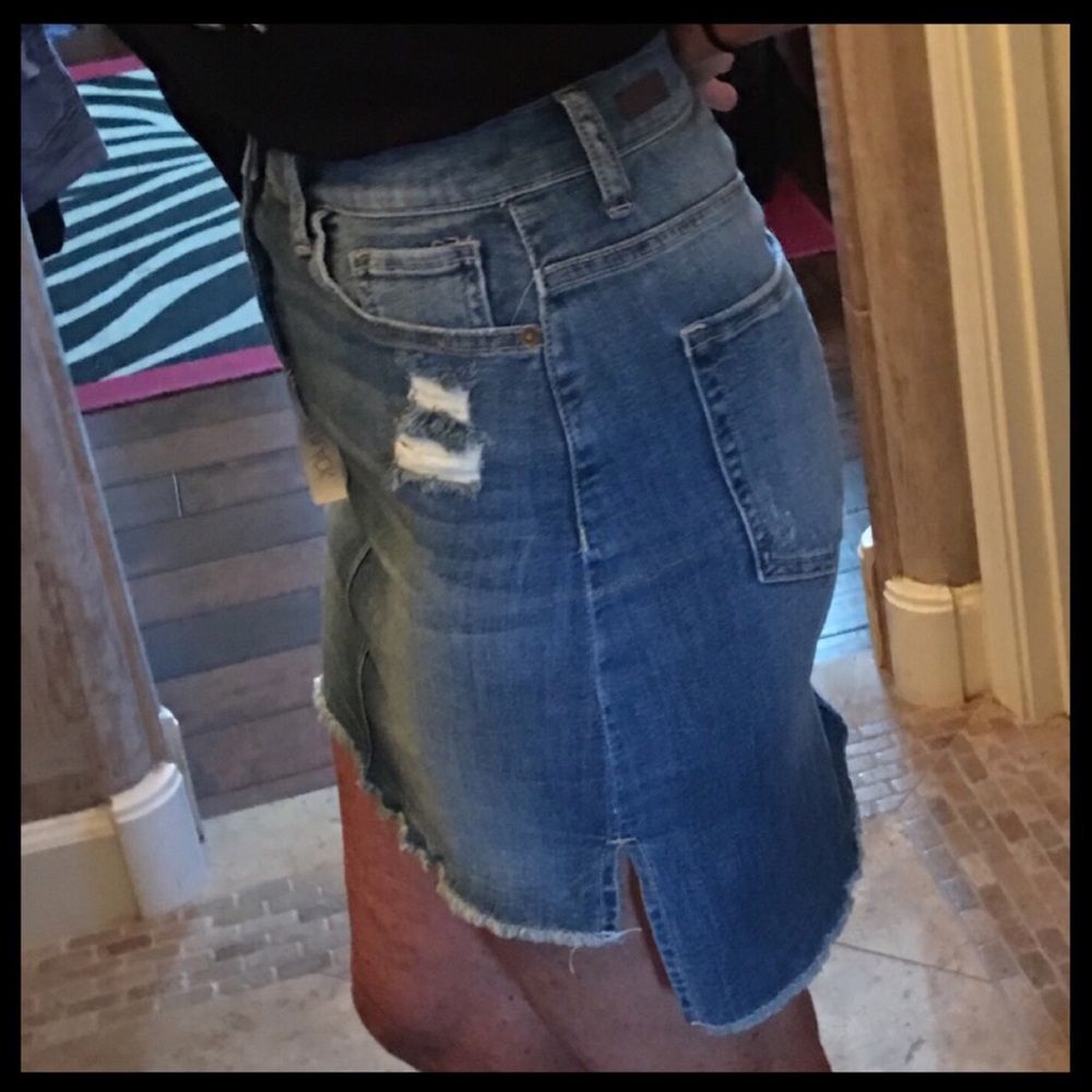 FINAL🔥NWT🔥 stretch distressed denim frayed skirt - Picture 2 of 8
